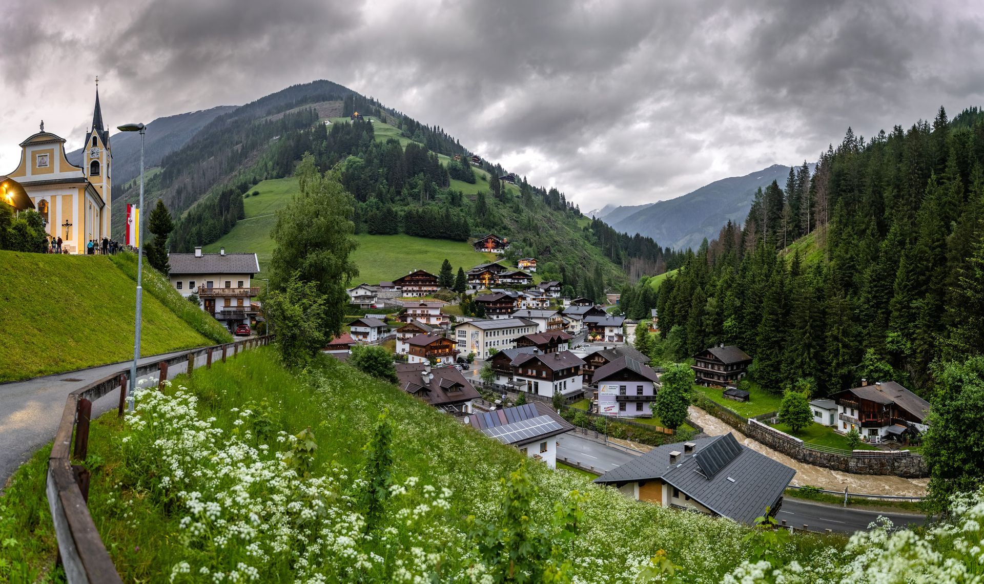 Ansicht der Gemeinde Außervillgraten im Sommer