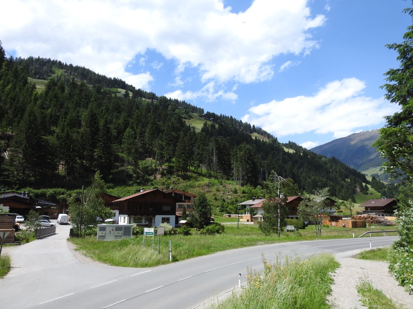 Ansicht der Gemeinde Außervillgraten im Sommer
